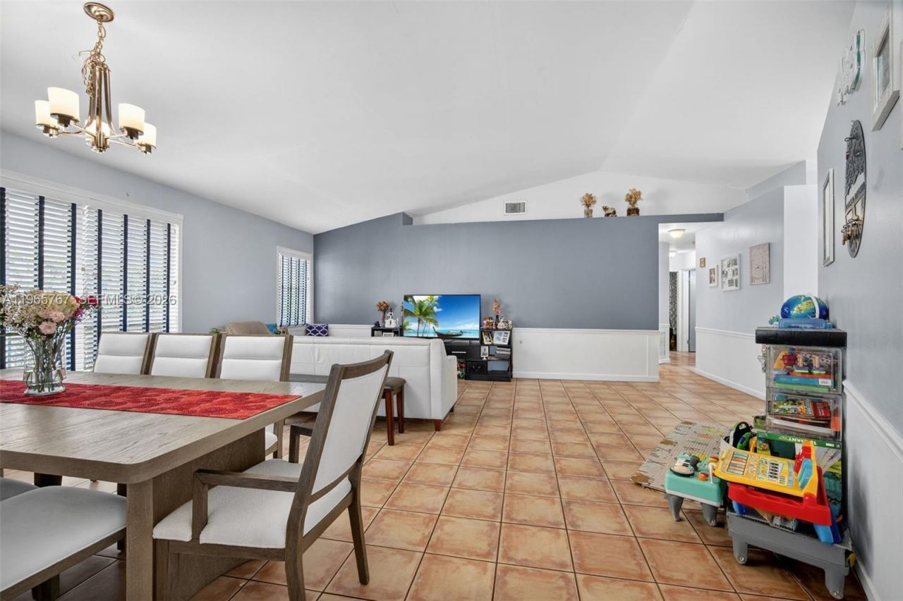 19238 NW 19th St, Pembroke Pines, FL 33029 Photo