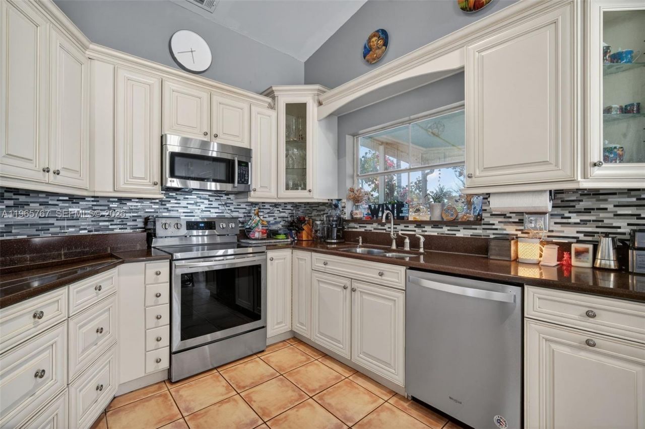 19238 NW 19th St, Pembroke Pines, FL 33029 Photo