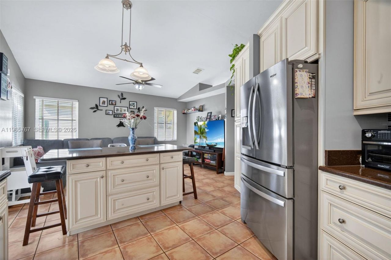 19238 NW 19th St, Pembroke Pines, FL 33029 Photo