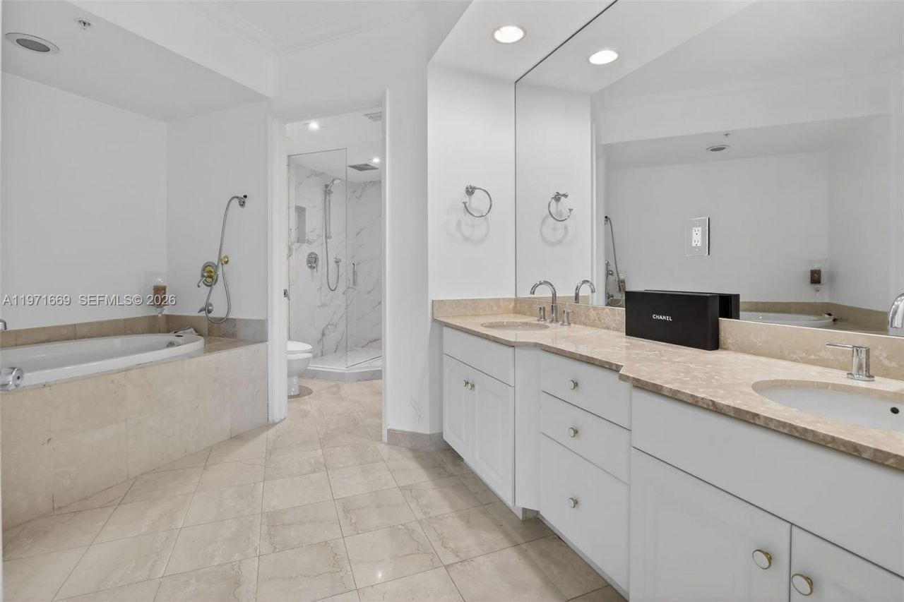 3370 Hidden Bay Dr, Unit 613, Aventura, FL 33180 Photo