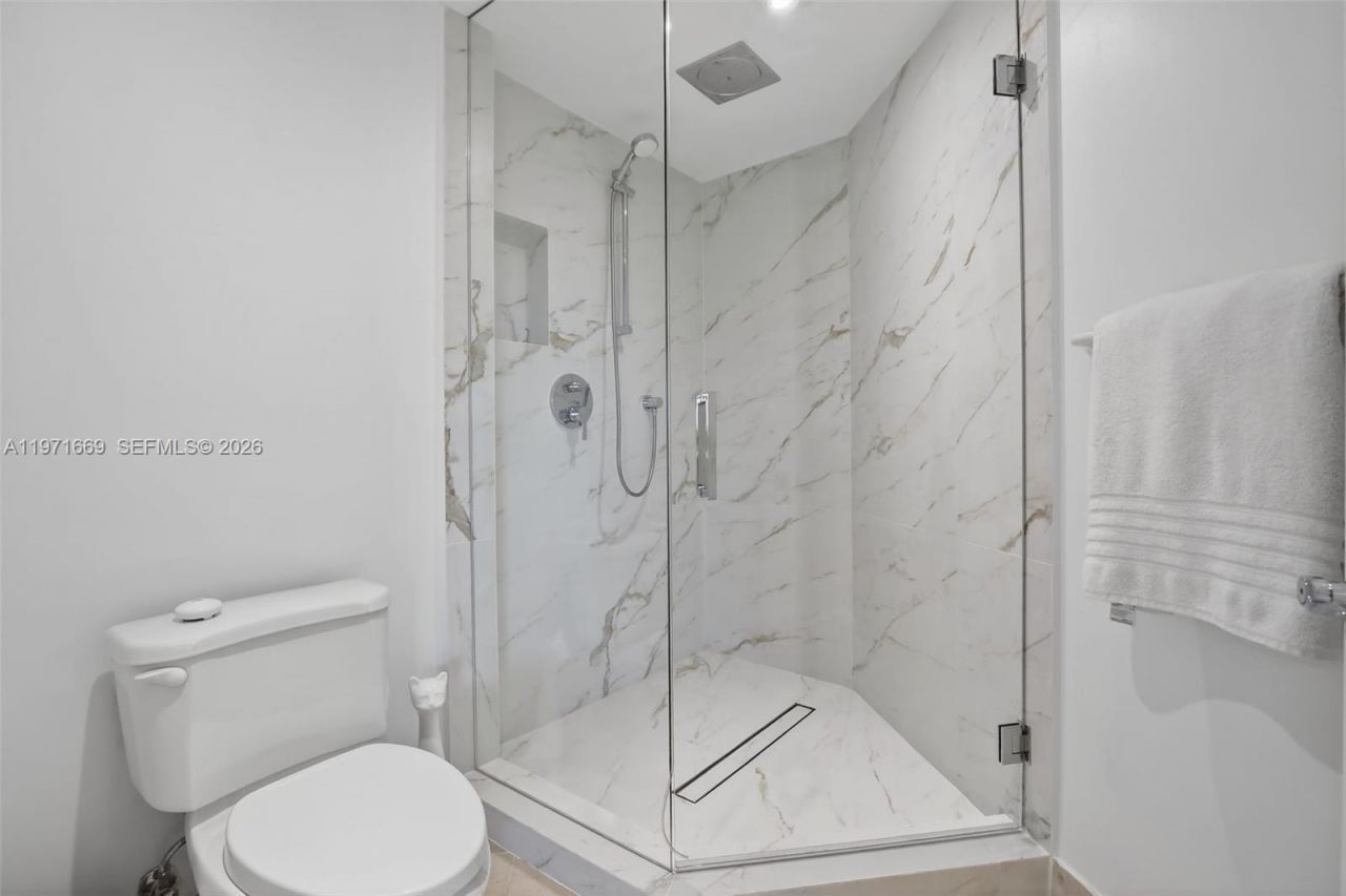 3370 Hidden Bay Dr, Unit 613, Aventura, FL 33180 Photo