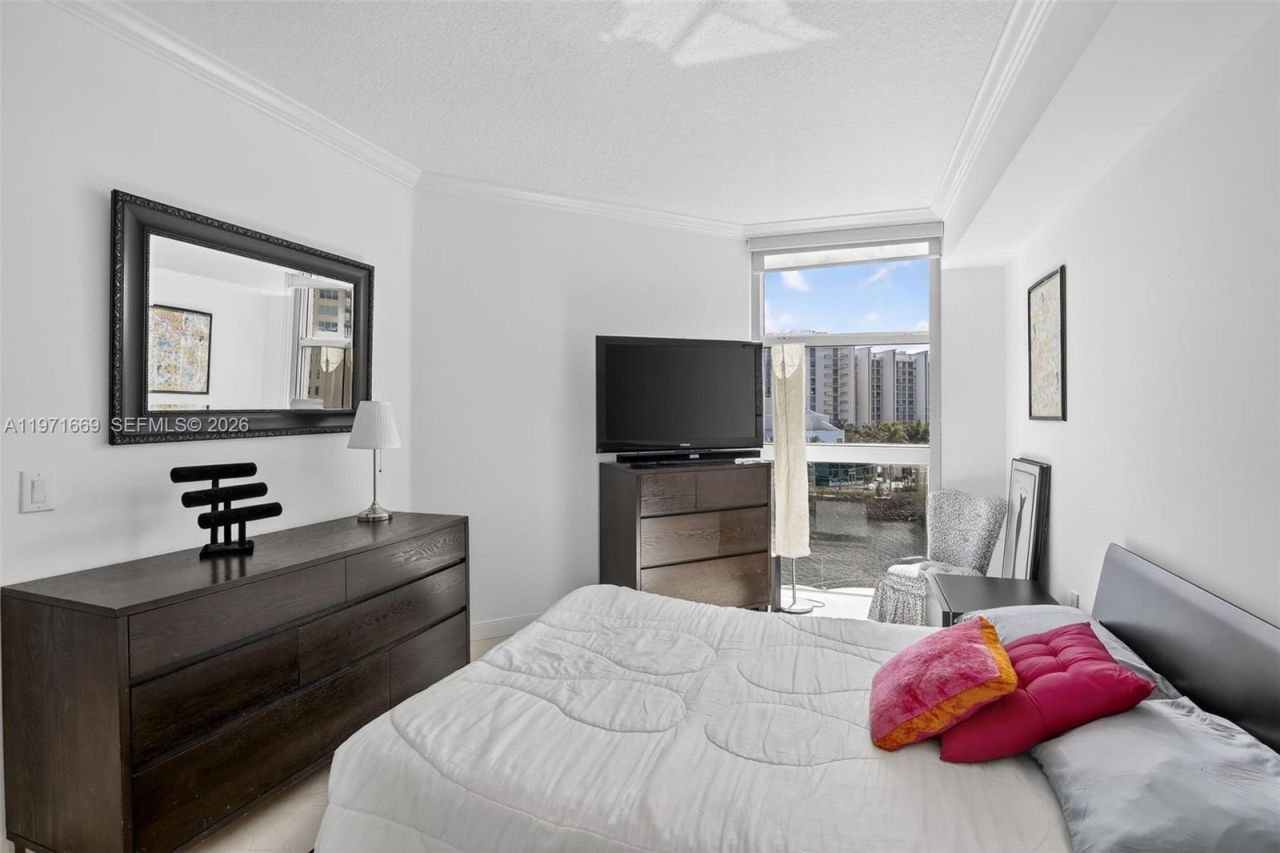 3370 Hidden Bay Dr, Unit 613, Aventura, FL 33180 Photo