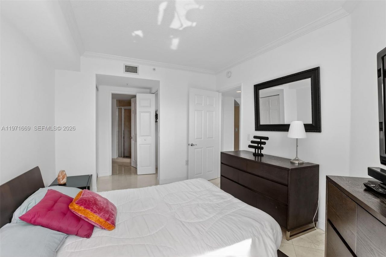 3370 Hidden Bay Dr, Unit 613, Aventura, FL 33180 Photo