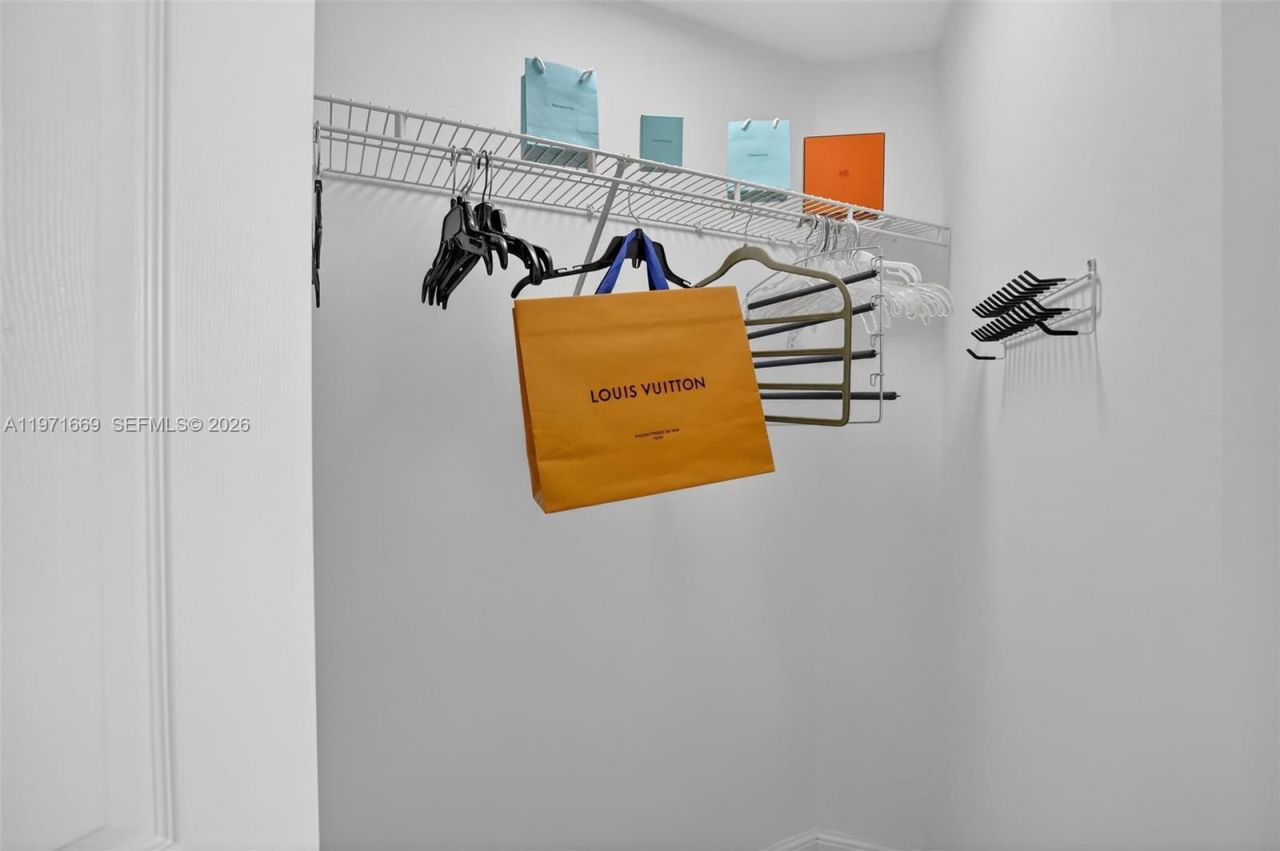 3370 Hidden Bay Dr, Unit 613, Aventura, FL 33180 Photo