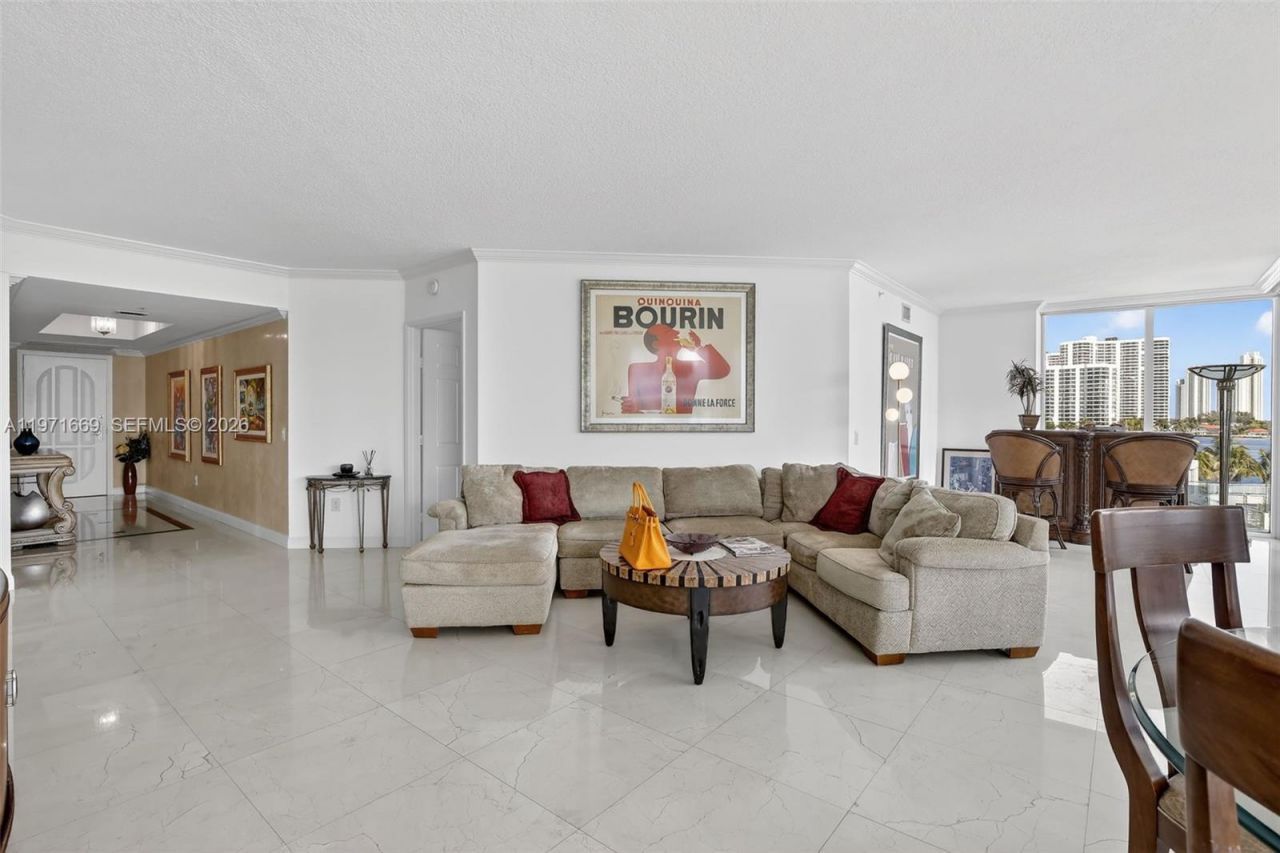 3370 Hidden Bay Dr, Unit 613, Aventura, FL 33180 Photo