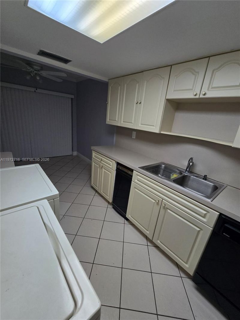 1300 SW 122nd Ave, Unit 305-2, Miami, FL 33184 Photo