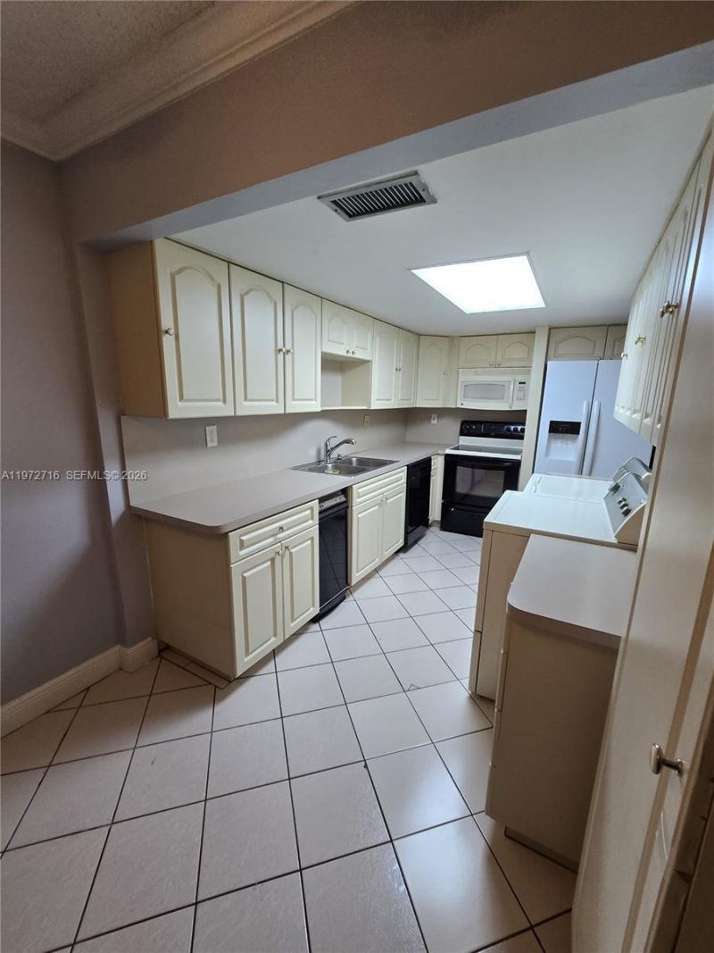 1300 SW 122nd Ave, Unit 305-2, Miami, FL 33184 Photo