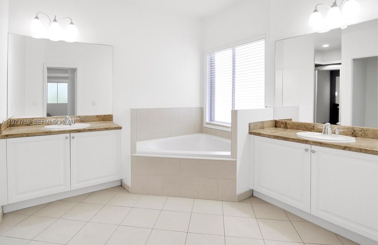 5051 SW 163rd Ct, Miami, FL 33185 Photo