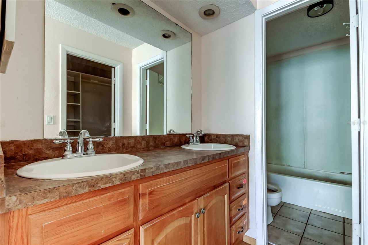 965 Whitman Drive, Sarasota, FL 34243 Photo