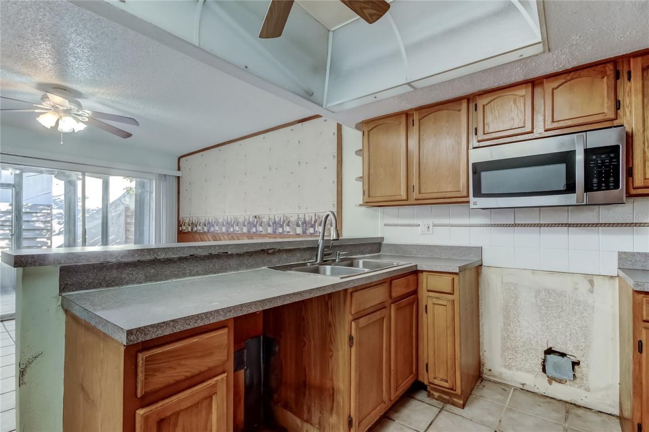 965 Whitman Drive, Sarasota, FL 34243 Photo