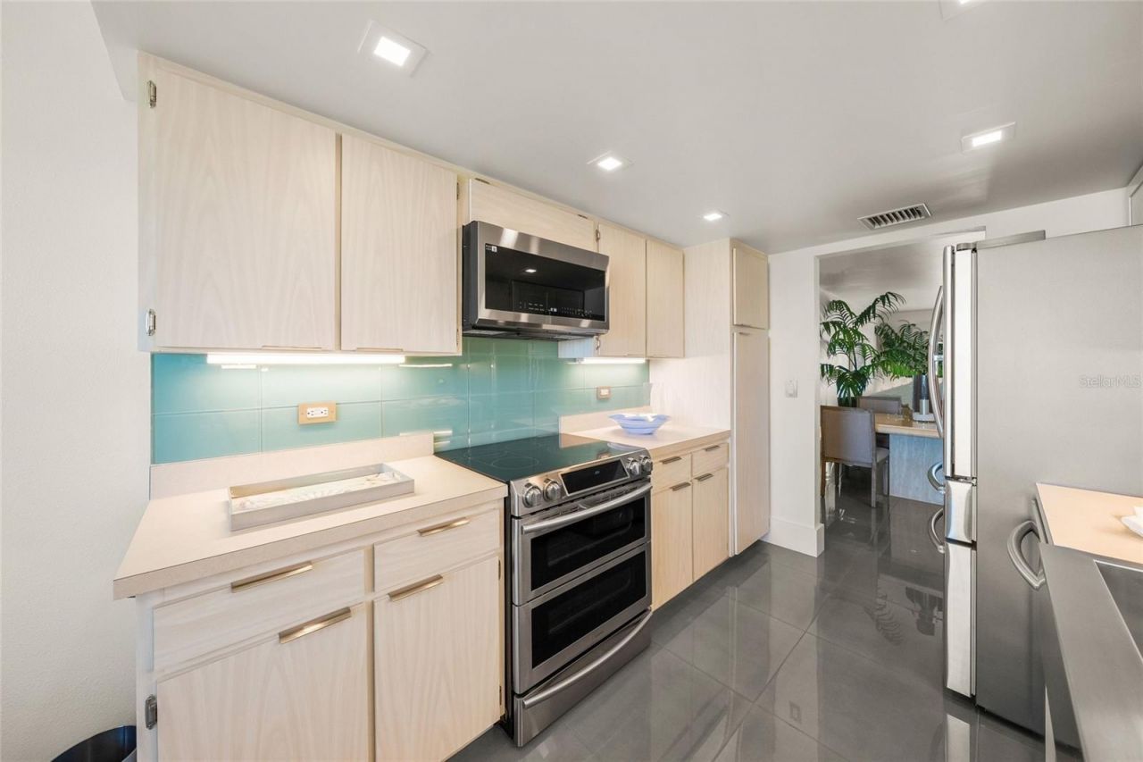 420 Beach Road, Unit 606, Sarasota, FL 34242 Photo