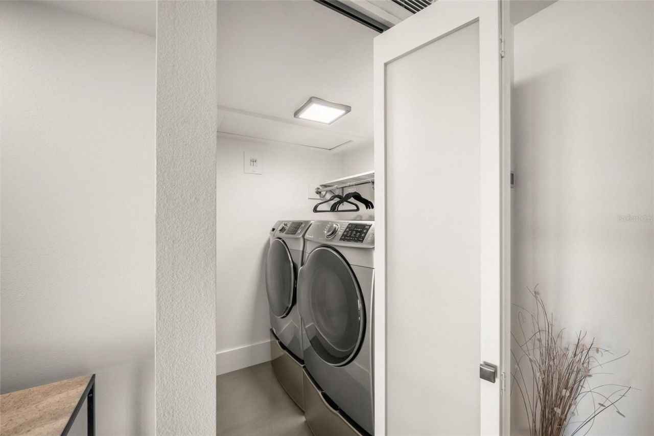 420 Beach Road, Unit 606, Sarasota, FL 34242 Photo