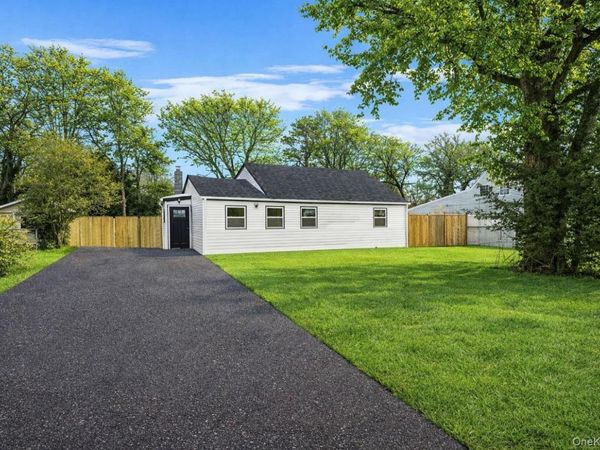 10 Linda Lane, Central Islip, NY 11722