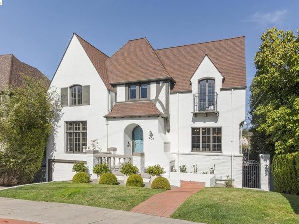 906 906 Paramount Rd, Oakland, CA 94610