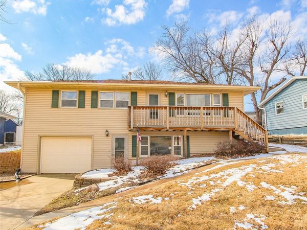 3114 OUTLOOK DR SW, Cedar Rapids, IA 52404