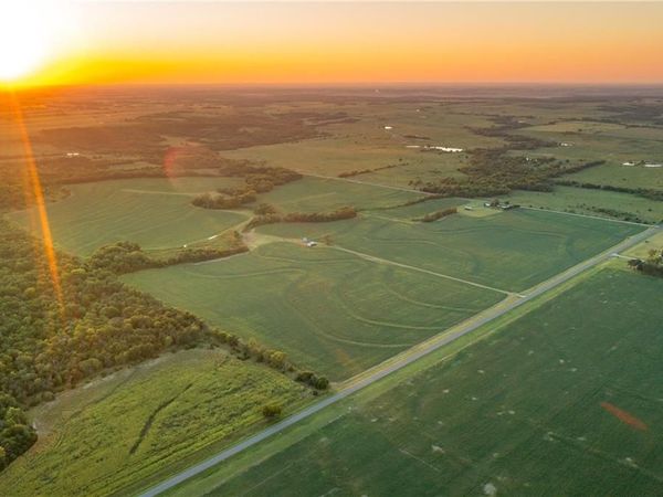 000 SE Texas Road, Garnett, KS 66032