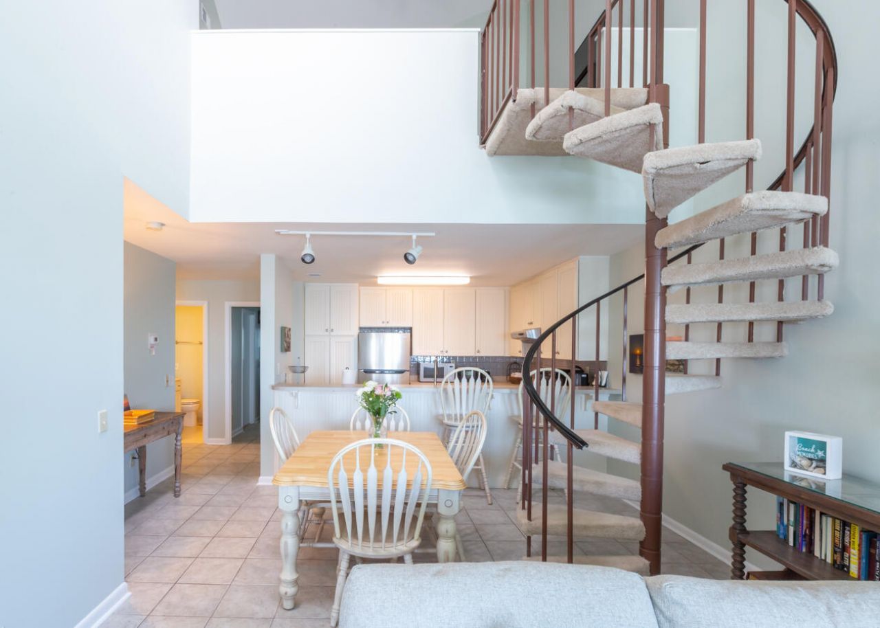 9002 Palmetto Drive Photo 16