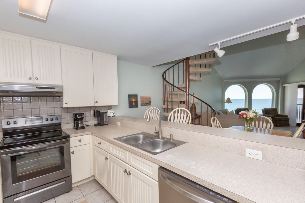 9002 Palmetto Drive Photo 17