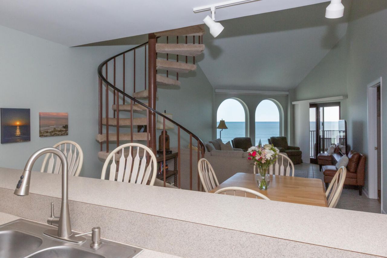 9002 Palmetto Drive Photo 18