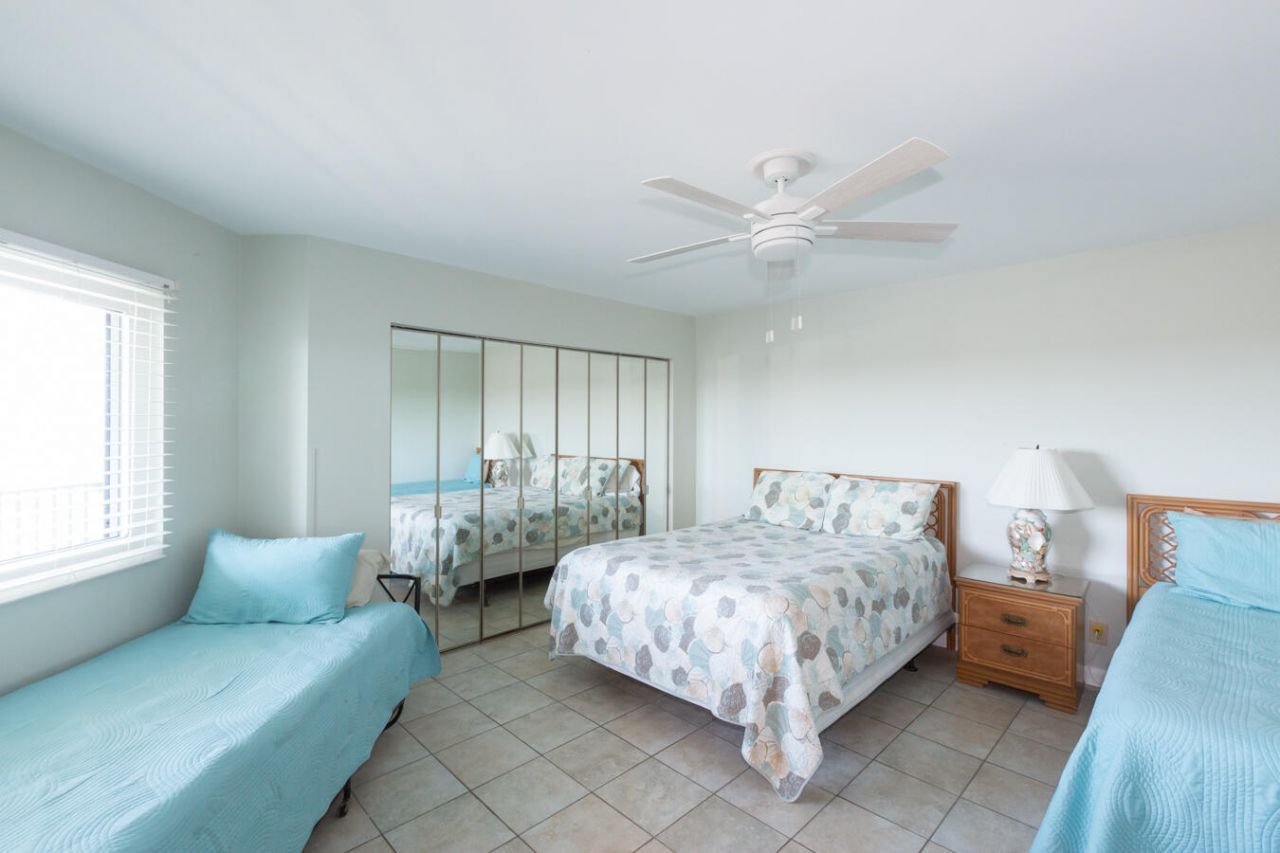 9002 Palmetto Drive Photo 21