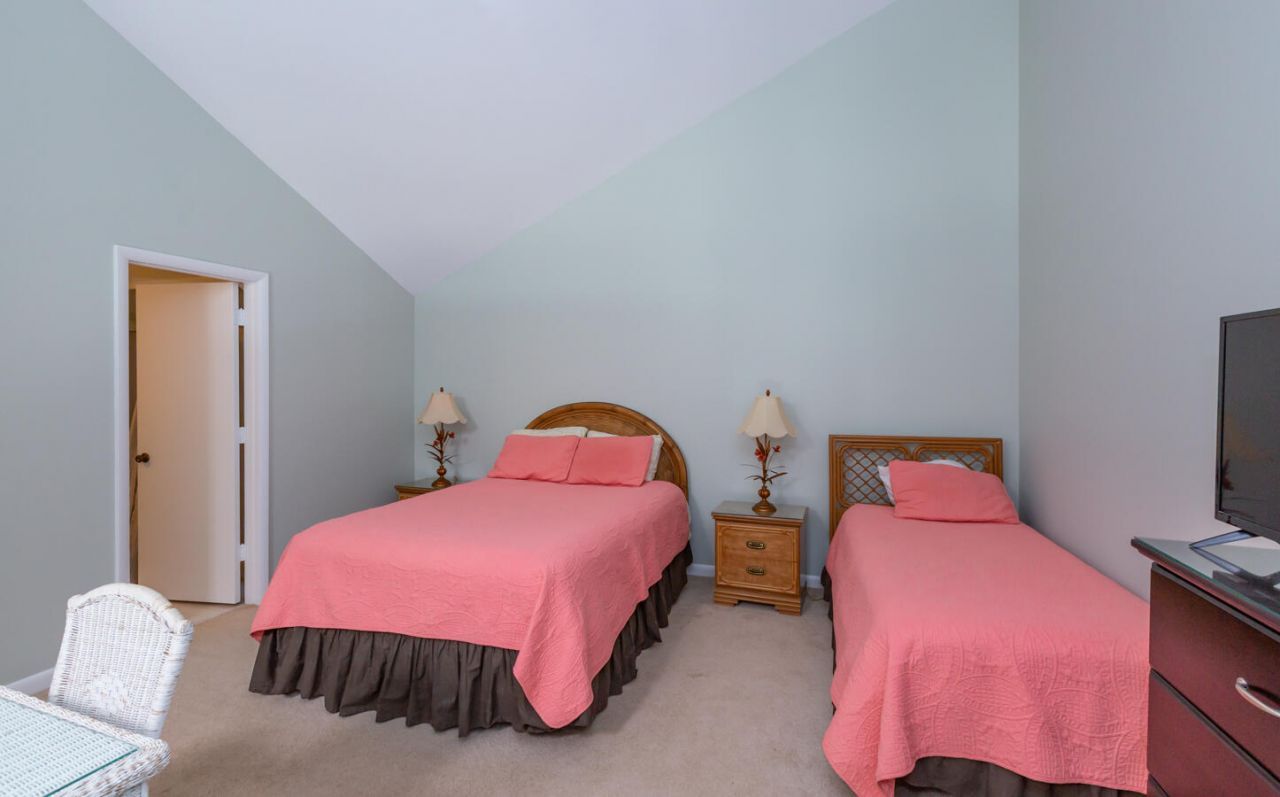 9002 Palmetto Drive Photo 25