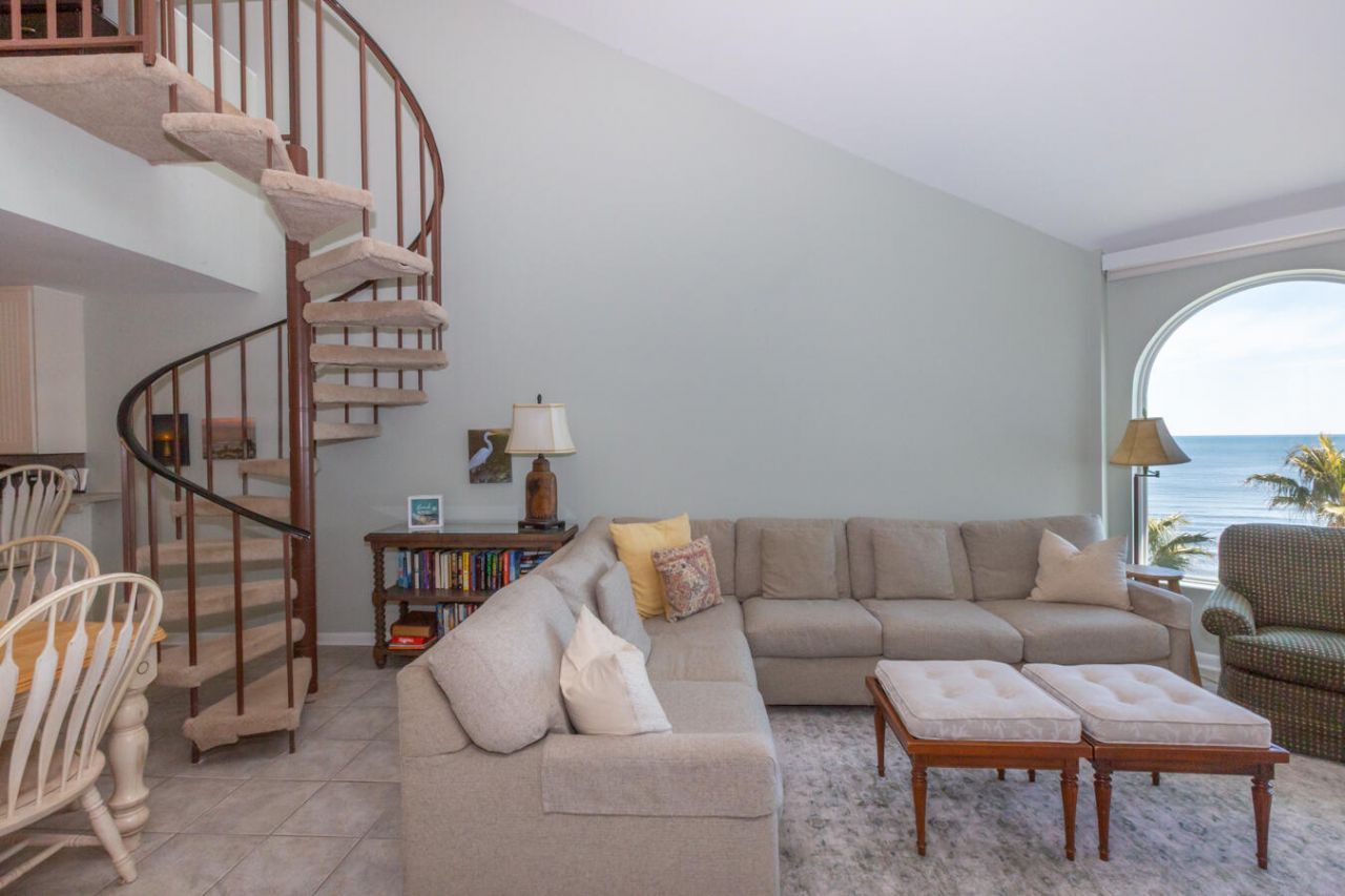 9002 Palmetto Drive Photo 6