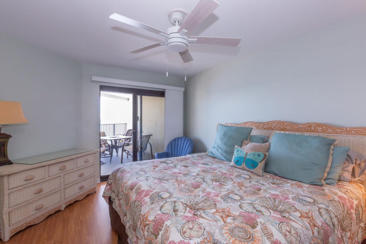 9002 Palmetto Drive Photo 8