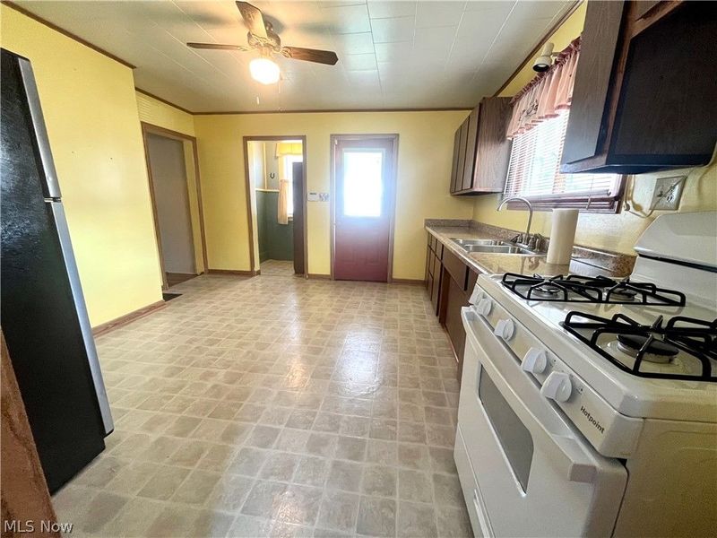 55500 National Road, Bridgeport, OH 43912 Photo 5