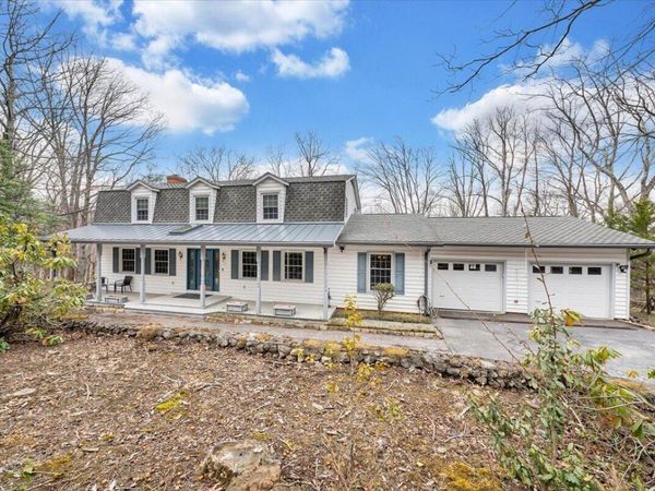 5127 Hunting Hills DR, Roanoke, VA 24018