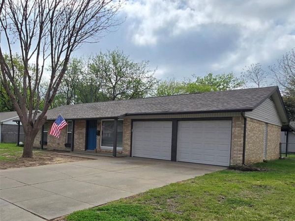 417 Lena Lane, Burleson, TX 76028