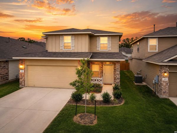 125 Legendary Trail Loop, Floresville, TX 78114