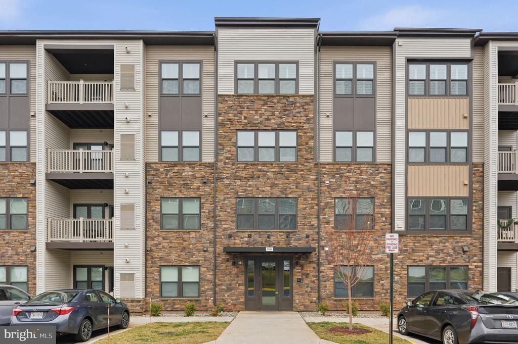 21460 Mount Sterling Terrace, Unit 105, Sterling, VA 20164 Main Photo