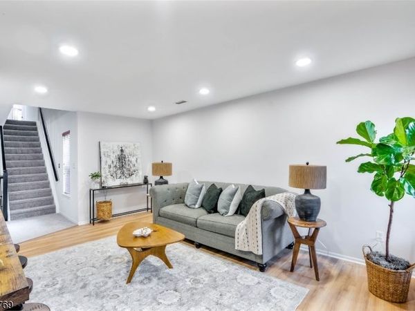 8 Springholm Drive Ondo, Berkeley Heights, NJ 07922