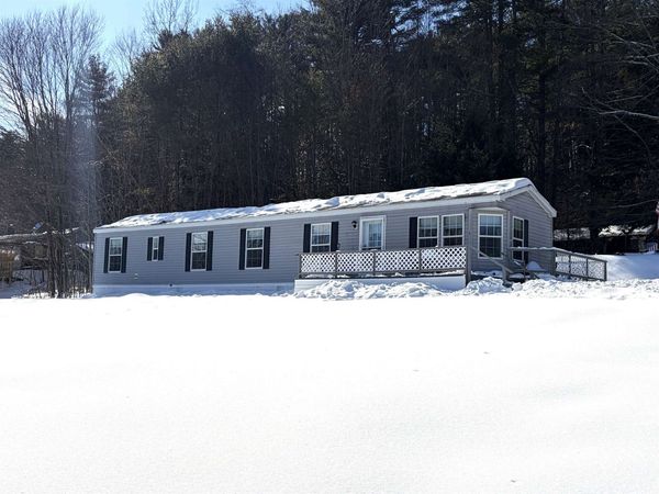 64 County Road, Springfield, VT 05150