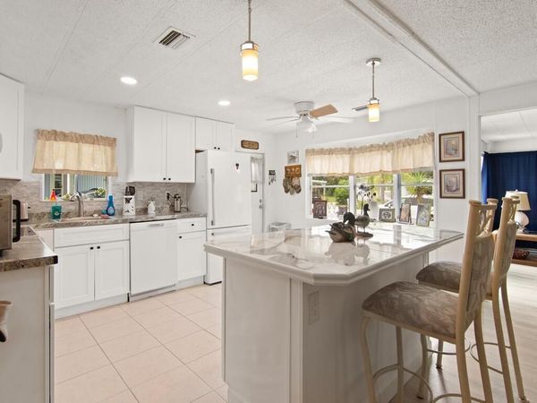 8 Brisa Lane, Port Saint Lucie, FL 34952