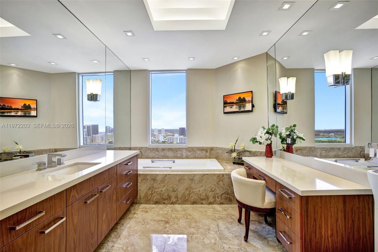 21200 Point Pl , Unit PH2804, Aventura, FL 33180 Photo