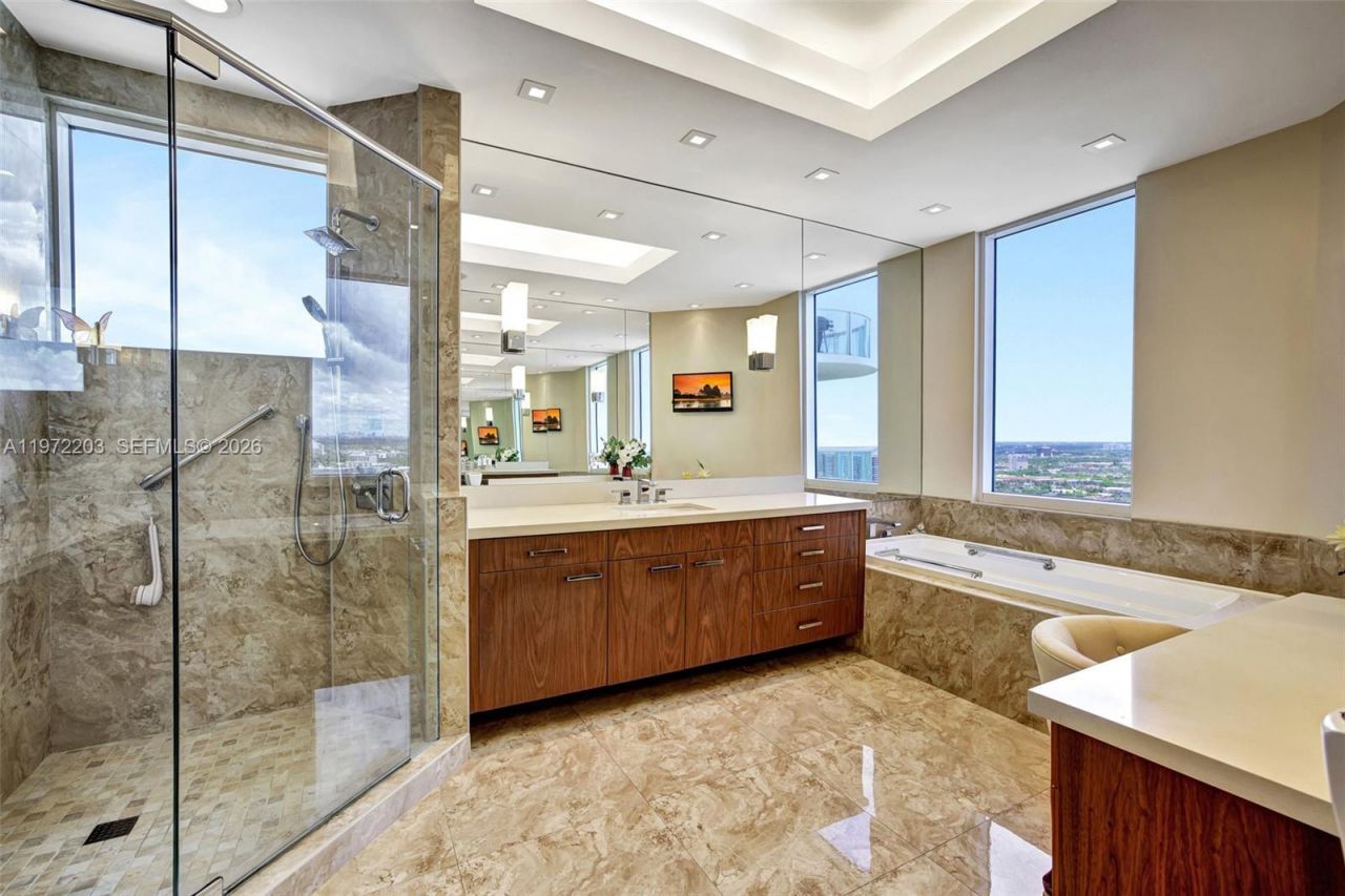 21200 Point Pl, Unit PH2804, Aventura, FL 33180 Photo