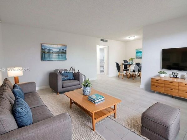 400 NE 1st St, Unit 207, Hallandale Beach, FL 33009