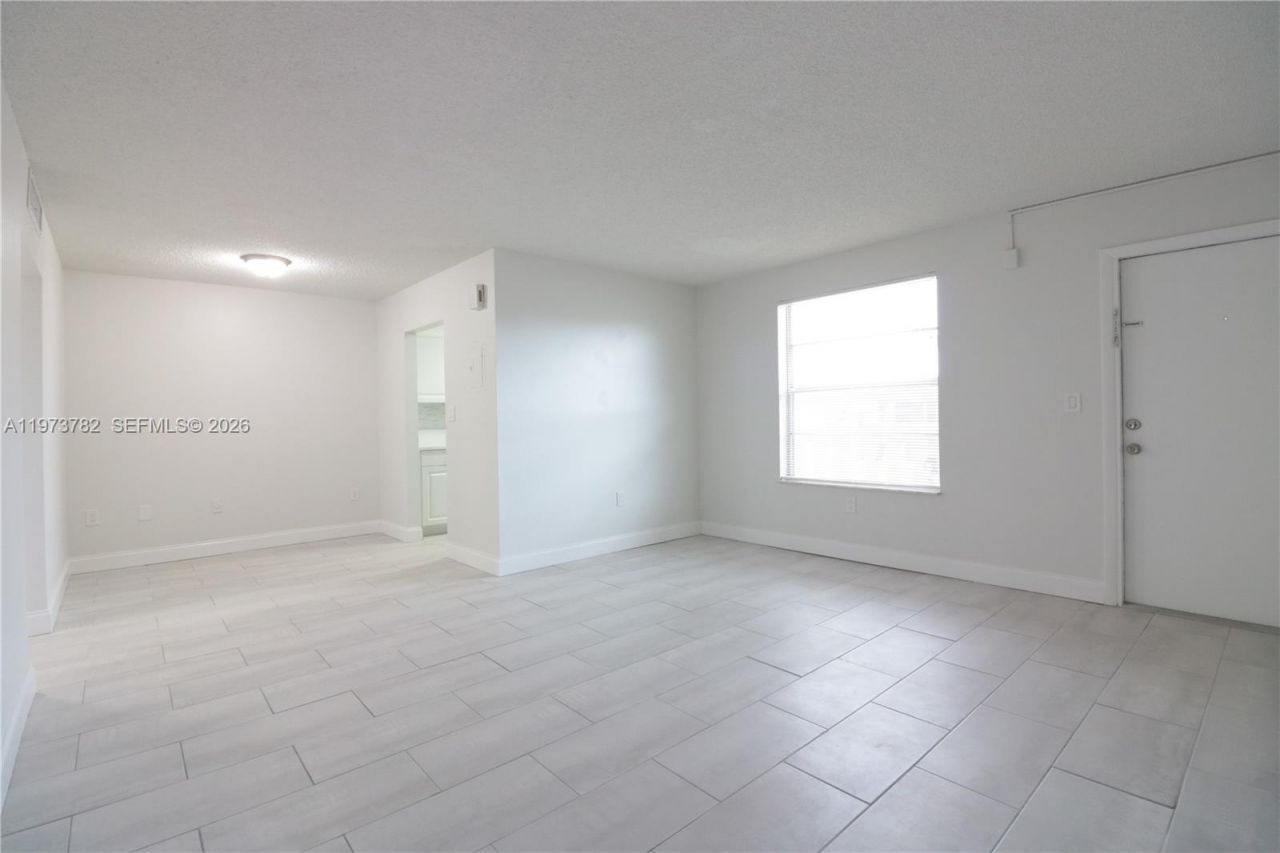 400 NE 1st St, Unit 207, Hallandale Beach, FL 33009 Photo