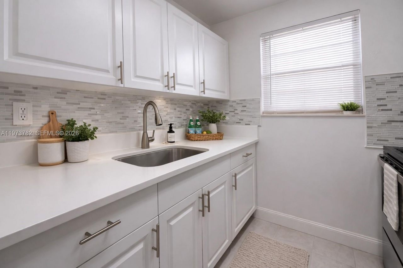 400 NE 1st St, Unit 207, Hallandale Beach, FL 33009 Photo