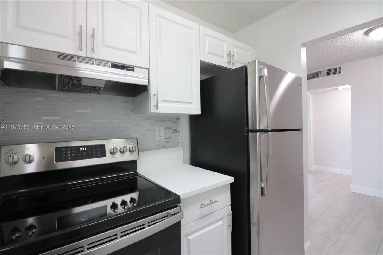 400 NE 1st St, Unit 207, Hallandale Beach, FL 33009 Photo