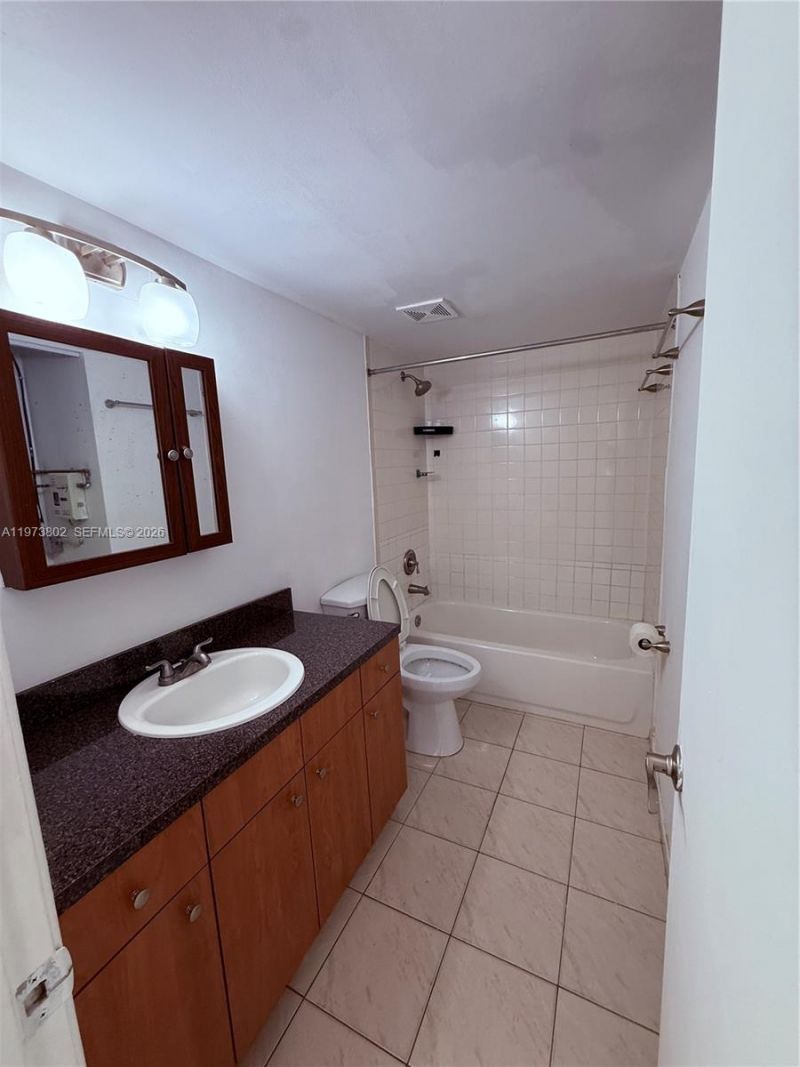 2540 W 67th Pl , Unit 202-28, Hialeah, FL 33016 Photo