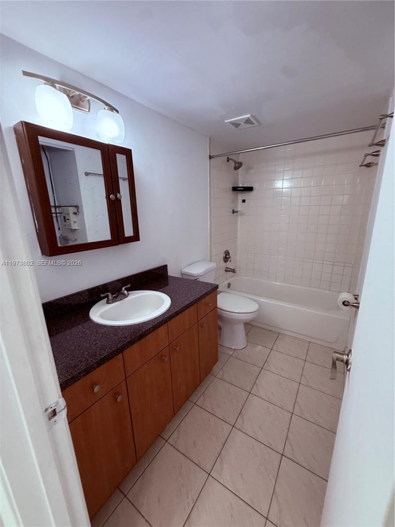 2540 W 67th Pl , Unit 202-28, Hialeah, FL 33016 Photo