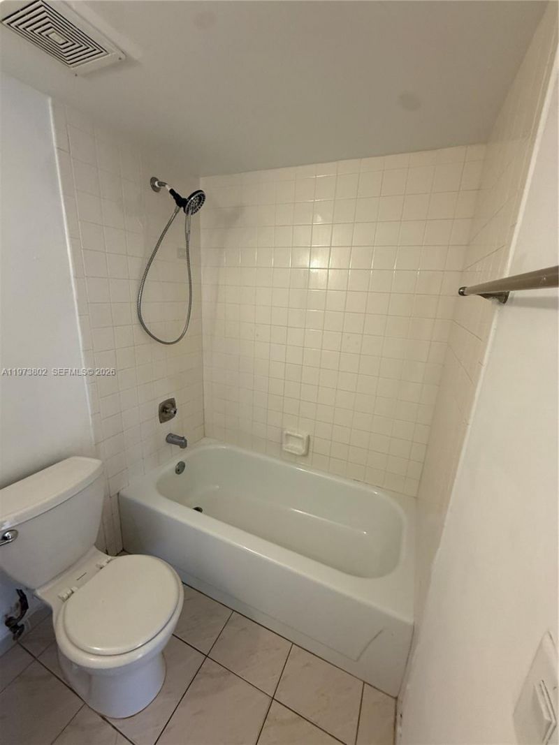 2540 W 67th Pl , Unit 202-28, Hialeah, FL 33016 Photo