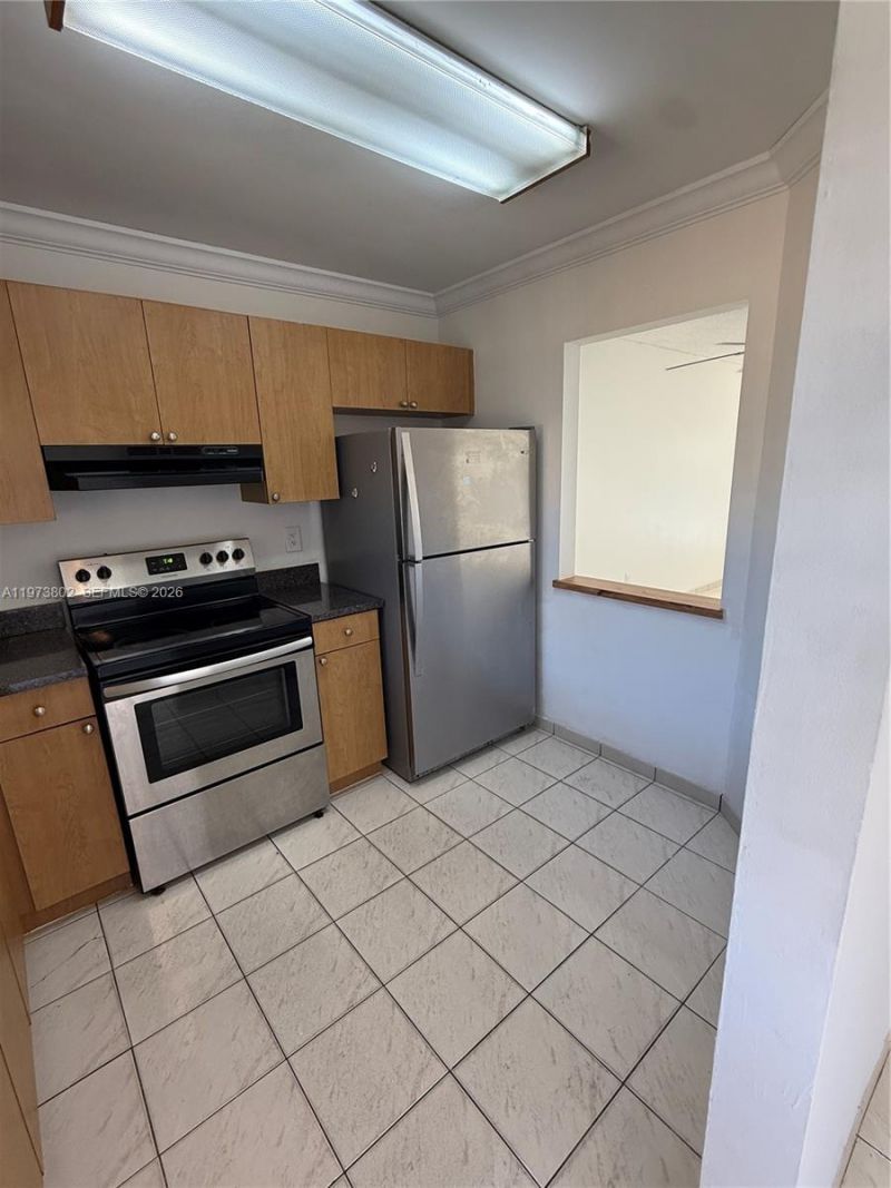 2540 W 67th Pl , Unit 202-28, Hialeah, FL 33016 Photo