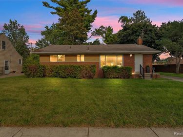 17150 Wakenden, Redford Twp, MI 48240
