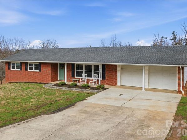 1037 Prestwood Drive SE, Lenoir, NC 28645