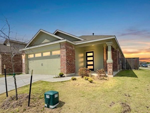 305 Milliner LOOP, Hutto, TX 78634