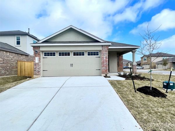 305 Milliner LOOP, Hutto, TX 78634