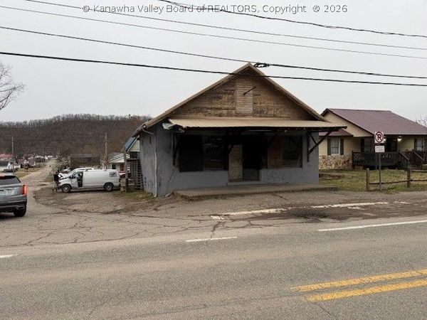 10255 Charleston Road, Hometown, WV 25109